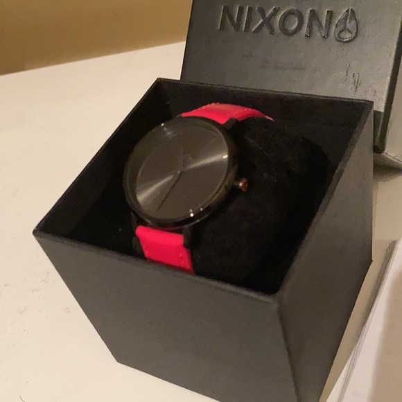 Nixon Watch Kensington Leather - Bright Pink patent - Picture 5 of 5